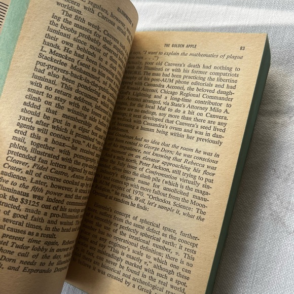 Illuminatus! Part II: The Golden Apple Book - Picture 7 of 16